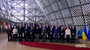 Ucraina, Zelensky e la foto coi leader europei