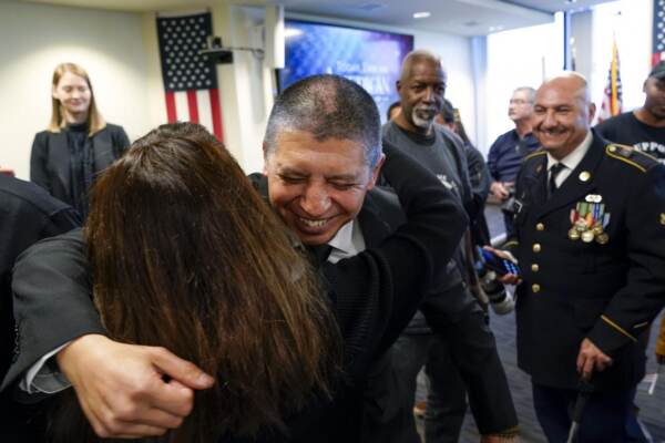 Two US Army veterans deported to Mexico win US citizenship