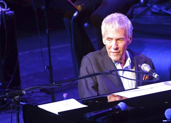 Musica, morto a 94 anni leggendario compositore Burt Bacharach