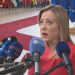 Ucraina, Meloni: “Inopportuno invito di Macron a Zelensky”