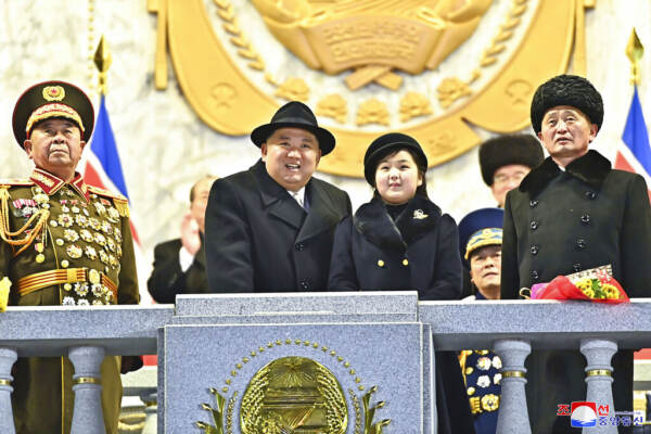 Corea del Nord, Kim Jong Un con la figlia