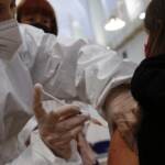 Covid, 2 persone su 3 senza quarta dose