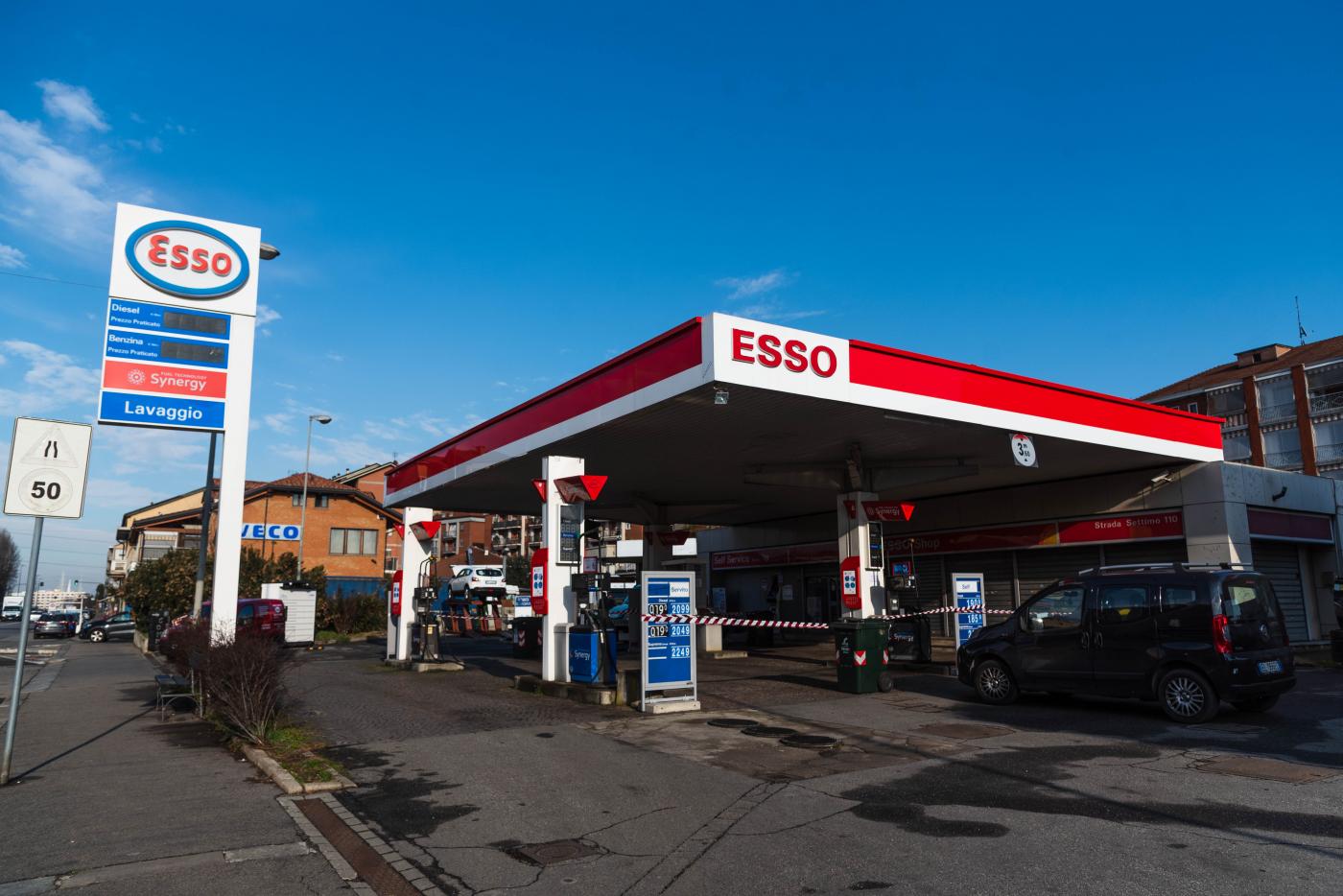 Carburanti, benzina e diesel costano uguale