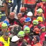 Terremoto Turchia, coppia estratta viva da macerie