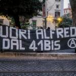 Cospito, scontri anarchici-polizia a Milano
