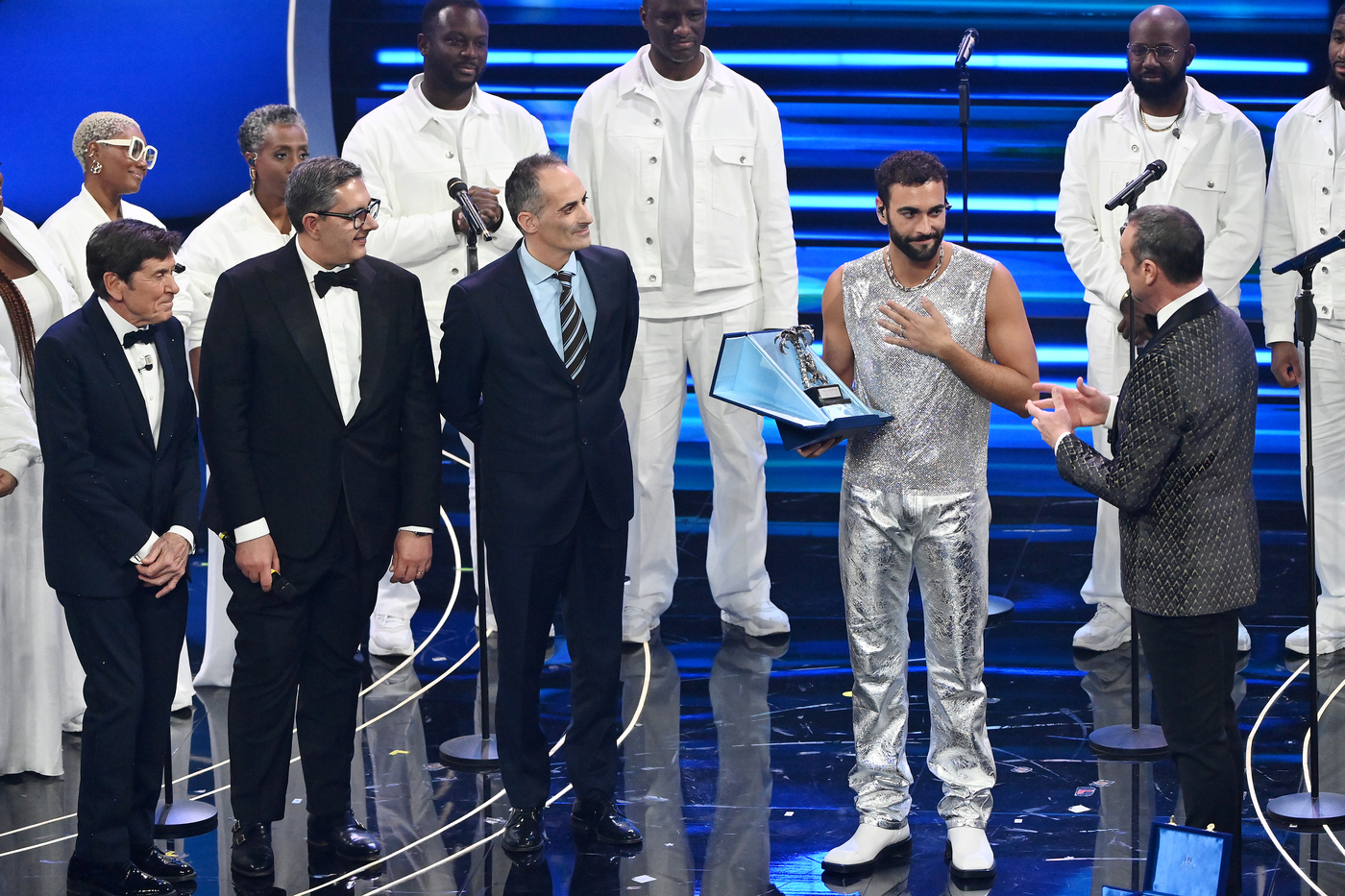 Sanremo, Mengoni vince la puntata delle cover