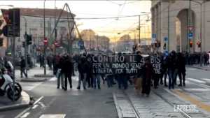 Cospito, anarchici in corteo a Milano
