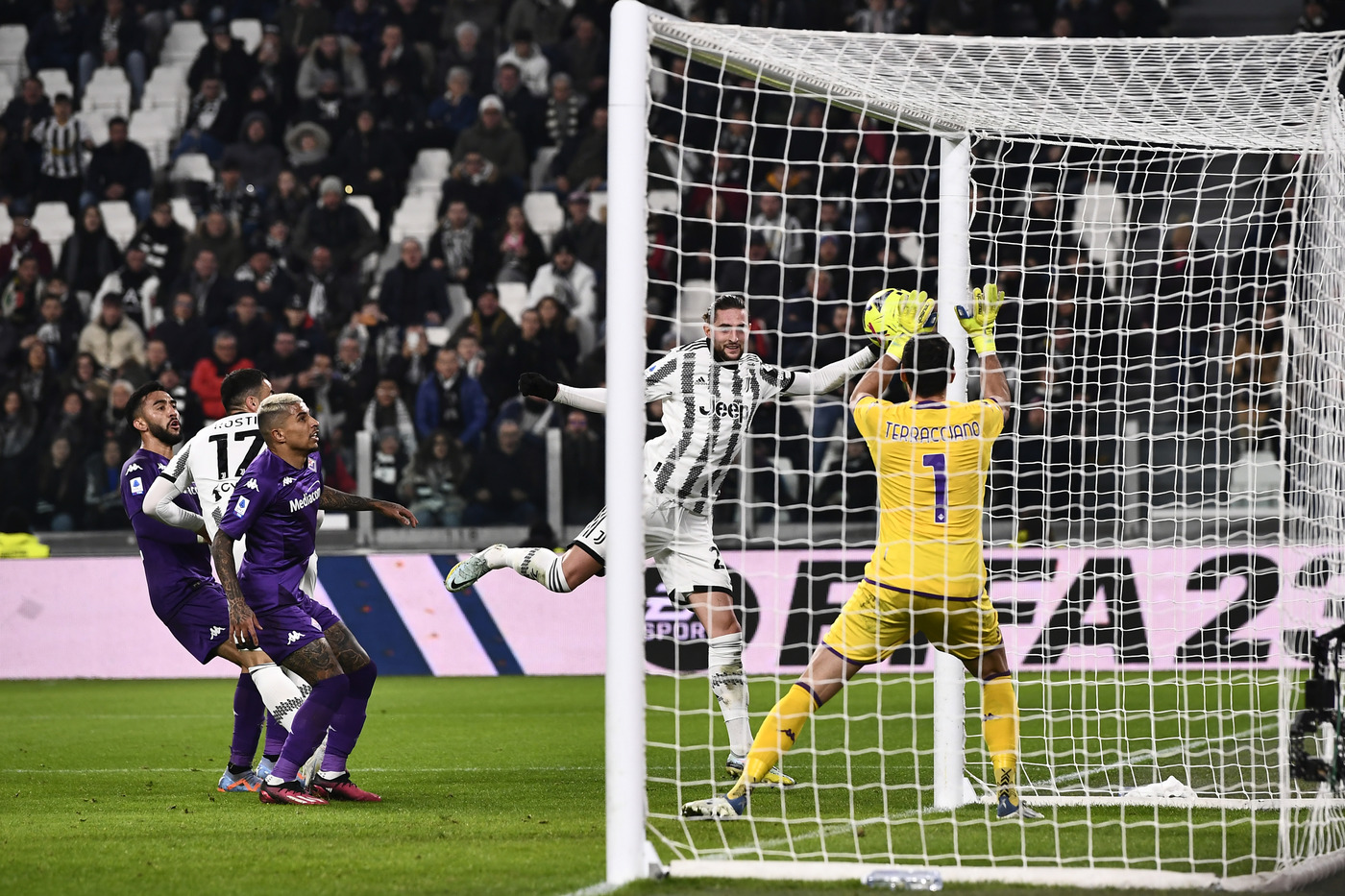 Juventus-Fiorentina 1-0, decide Rabiot di testa Juventus-Fiorentina 1-0, decide Rabiot di testa