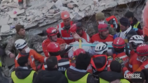 Turchia, uomo estratto vivo dalle macerie a Antakya