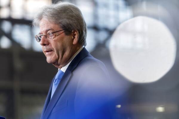 Ue, Gentiloni: “Economia avviata a scampare recessione”