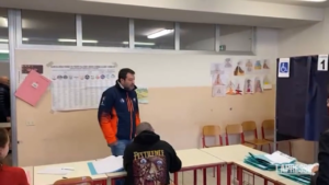 Regionali, Salvini ha votato nel suo seggio a Milano