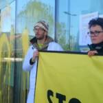 Milano, ambientalisti bloccano scalo voli privati Malpensa