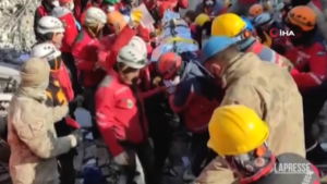 Turchia, donna salvata a 222 ore dal terremoto
