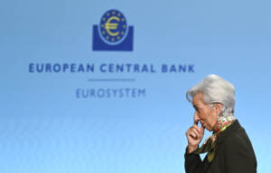 Bce, Lagarde annuncia rialzo tassi a marzo