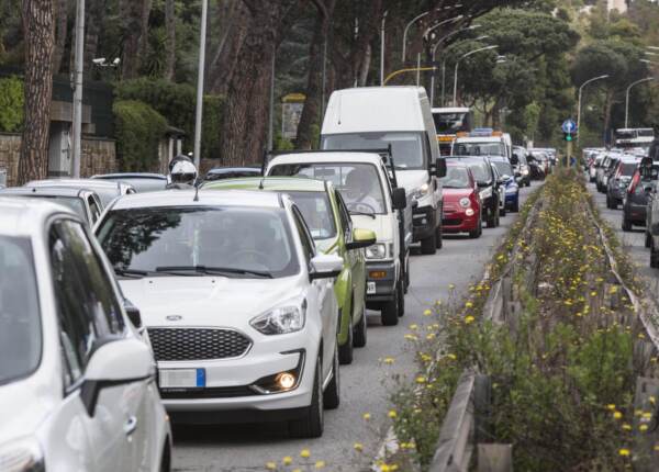 Auto, Urso contro le “elettriche per ricchi”