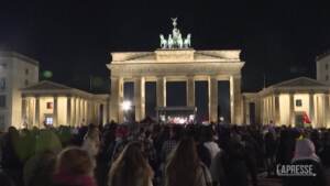 Terremoto, a Berlino centinaia di persone pregano per le vittime