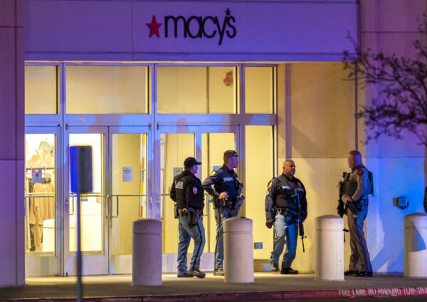 El Paso, spari in centro commerciale: un morto
