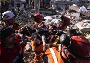 Si continuano a trovare superstiti tra le macerie di Antakya in Turchia dopo il terremoto
