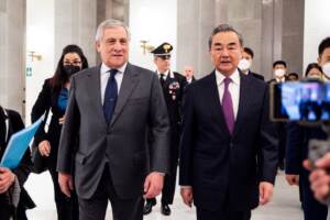 Ucraina, Wang a Tajani: “Soluzione sia accettabile per tutti”