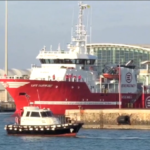 Migranti, arrivata a Civitavecchia la nave di Emergency