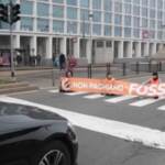Milano, attivisti di Ultima Generazione bloccano il traffico