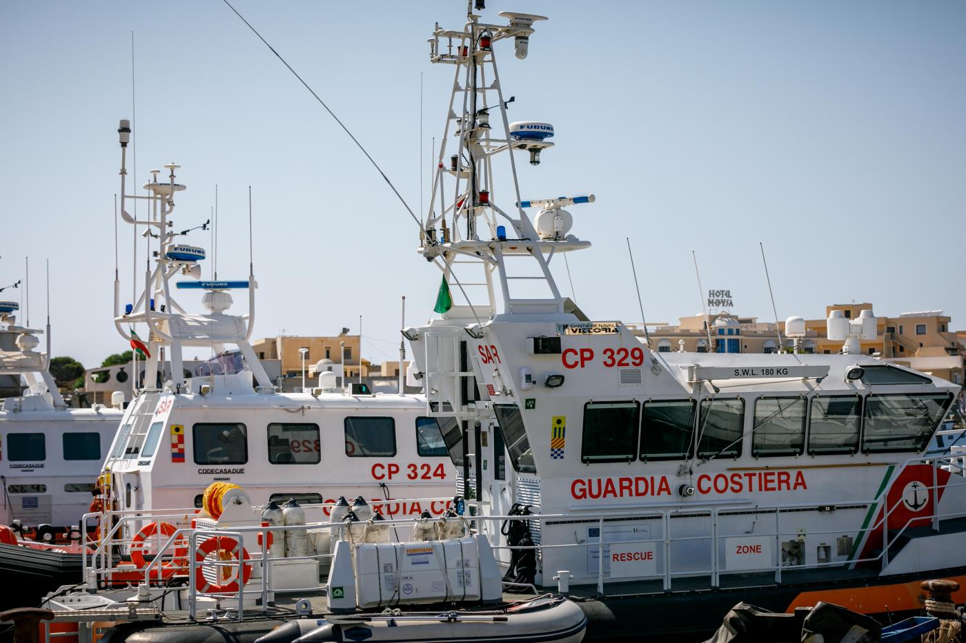 Migranti, oltre 2mila in hotspot Lampedusa