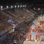 Brasile, impazza il Carnevale: spettacolo al Sambodromo