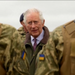Gb, re Carlo visita le truppe ucraine in addestramento