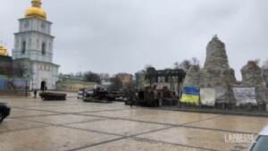 Ucraina, la piazza di Kiev accoglie delegazione Meloni