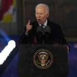 Ucraina, Biden a Varsavia: “Kiev è ancora forte e resiste”