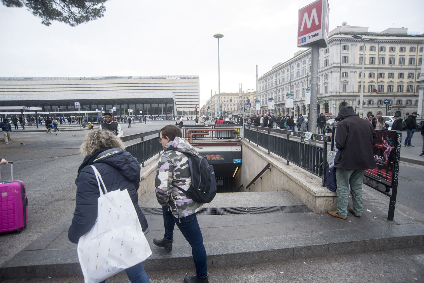 Roma, tentato suicidio: ferma metro A