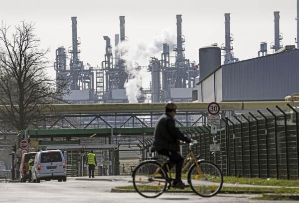 EU carbon price passes symbolic 100 euros as reforms bite