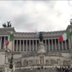 Cospito, striscione e fumogeni all’Altare della Patria