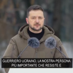Ucraina, Zelensky ricorda soldati morti: “Gloria agli eroi”
