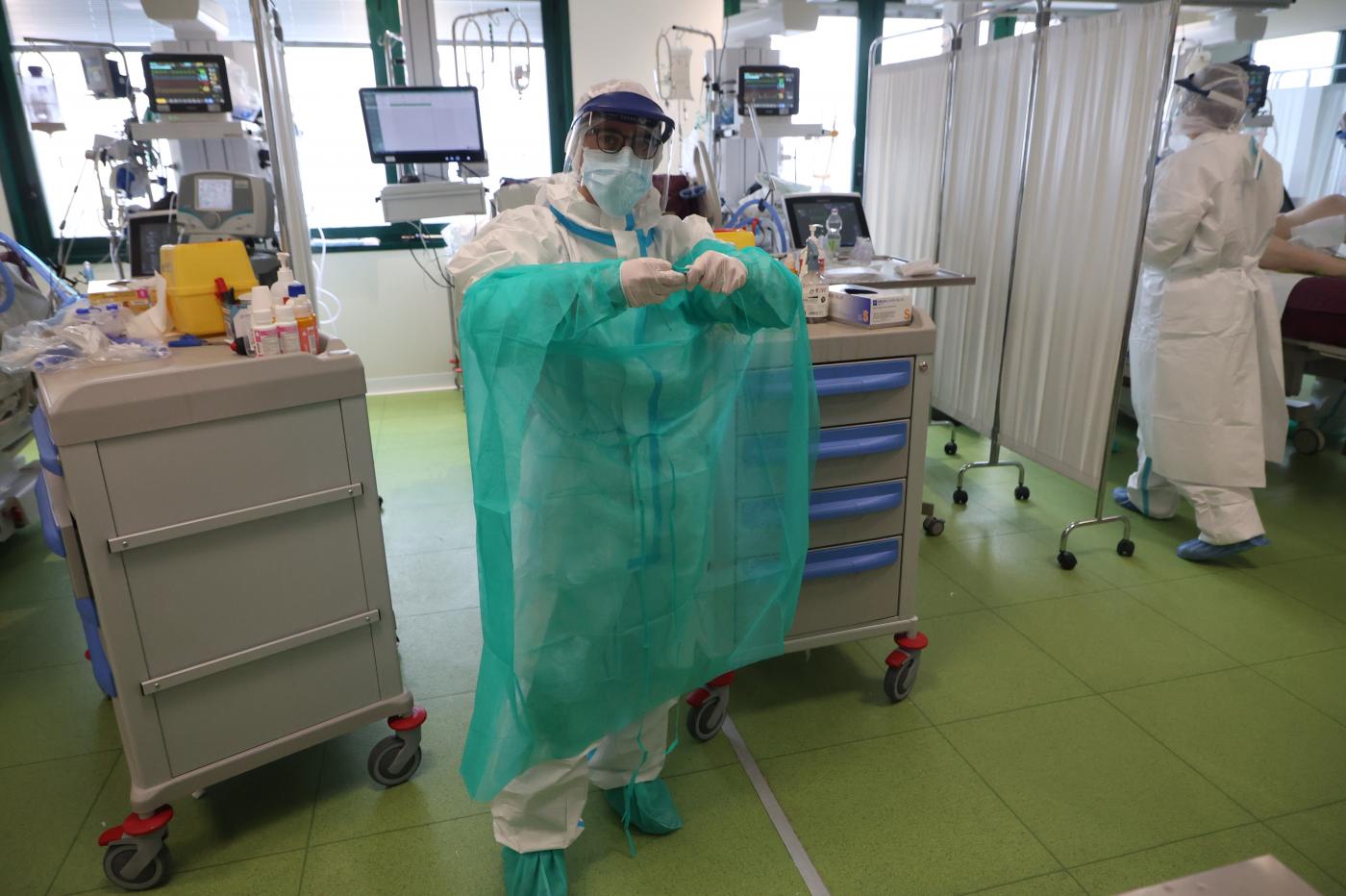 Covid, sale occupazione ospedali e calano intensive Covid, sale occupazione ospedali e calano intensive