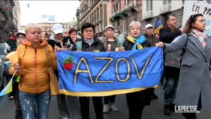 Ucraina, fiaccolata dei rifugiati a Napoli