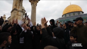 Gerusalemme, protesta palestinesi fuori moschea Al Aqsa