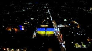 Ucraina, Palazzo Chigi illuminato con colori Kiev