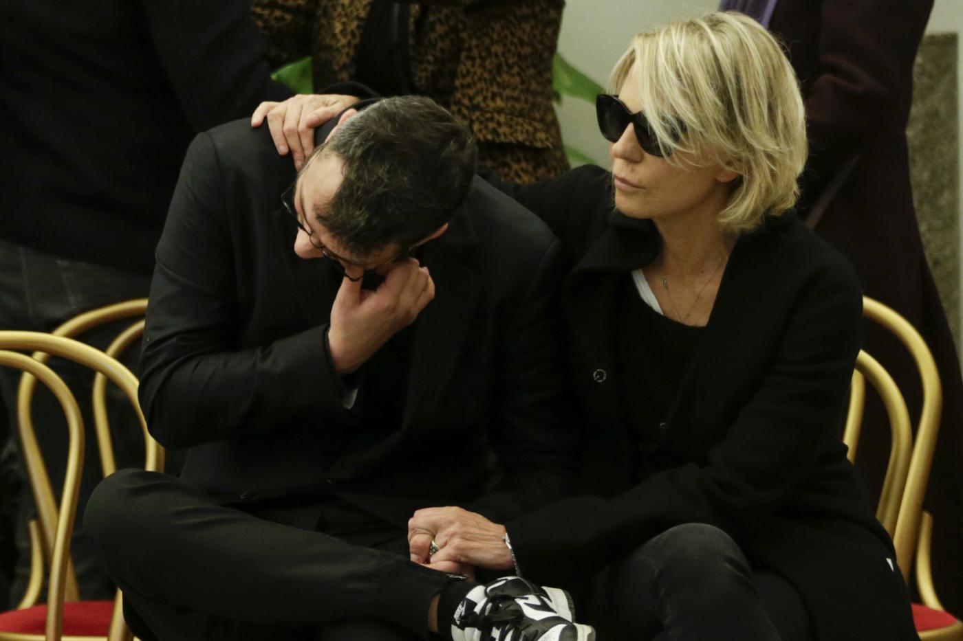 Maurizio Costanzo, alla camera ardente anche selfie per Maria De Filippi Maurizio Costanzo, alla camera ardente anche selfie per Maria De Filippi