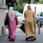 Brescia, senza velo su Tik Tok: 16enne egiziana picchiata da padre