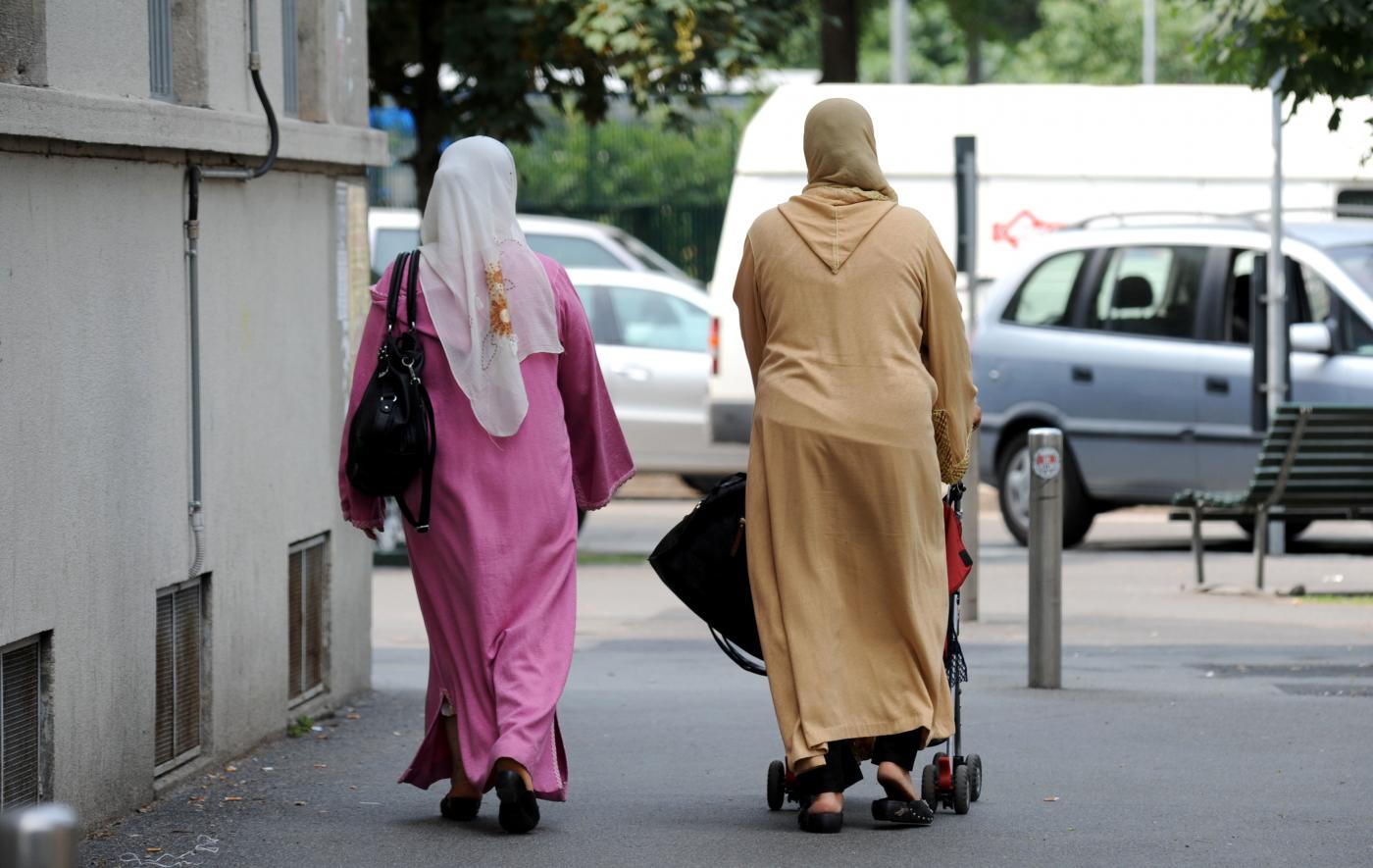 Brescia, senza velo su Tik Tok: 16enne egiziana picchiata da padre Brescia, senza velo su Tik Tok: 16enne egiziana picchiata da padre