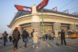 Stadio San Siro, tifosi fuori dallo stadio prima del Derby Inter-Milan