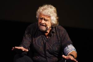 Beppe Grillo a Napoli con lo spettacolo teatrale Io sono il peggiore