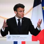 Francia, Macron promette riduzione truppe in Africa
