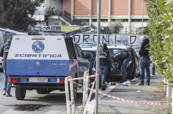 Roma - Agguato alla Magliana, un uomo ferito gravemente a colpi di pistola