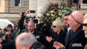 Maurizio Costanzo, tanti vip al funerale del conduttore