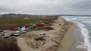 Migranti, la spiaggia di Steccato di Cutro ripresa dal drone