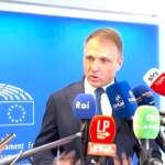 Migranti, Lollobrigida: “Lavoriamo per 500mila ingressi legali”