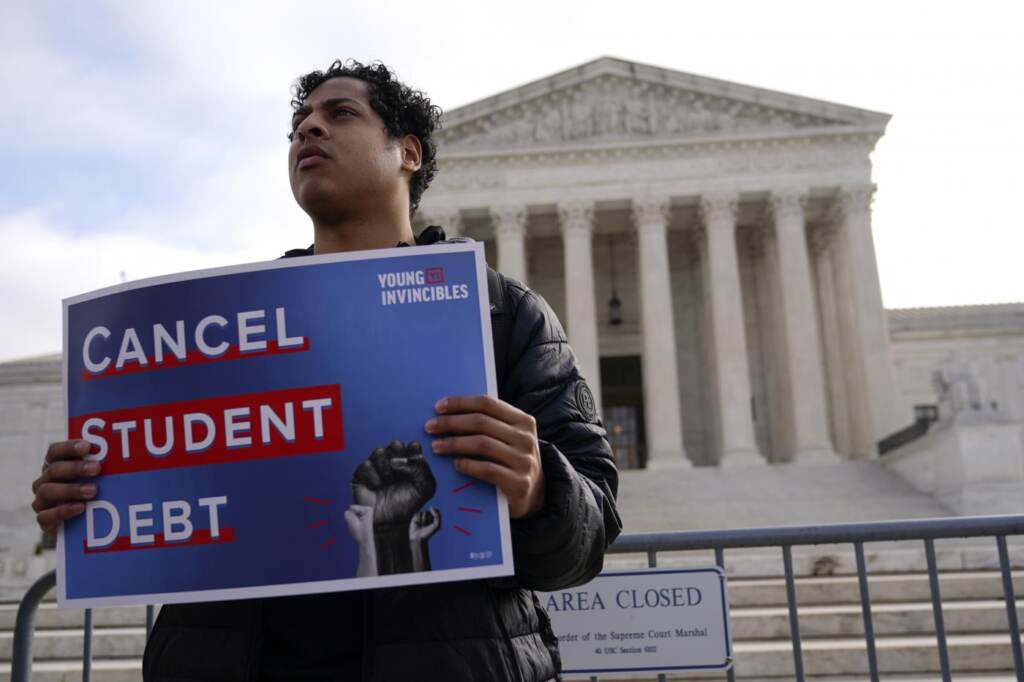 Supreme Court weighs Biden student loan plan worth billions - LaPresse