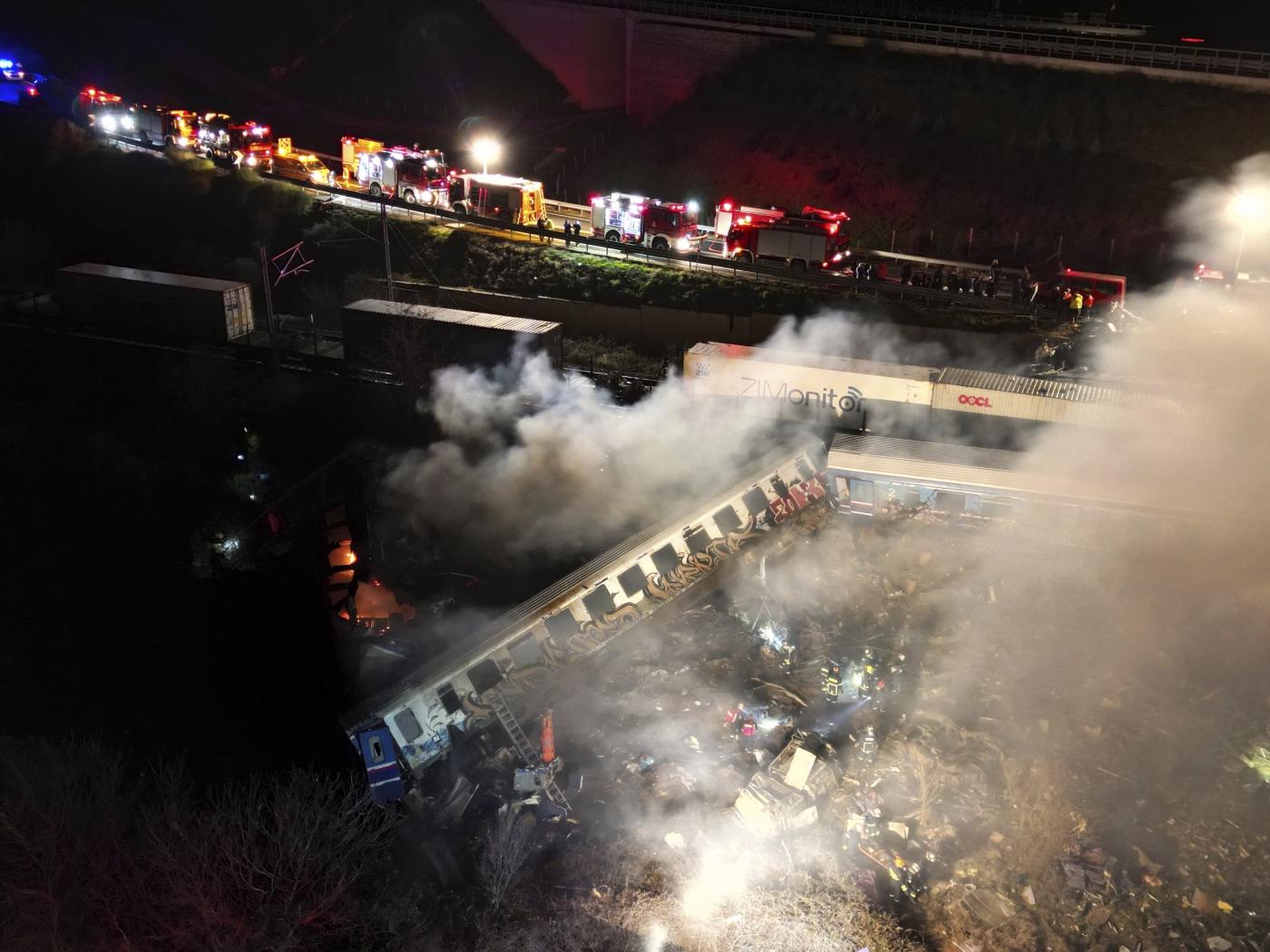 Grecia, scontro tra treni: decine di morti
